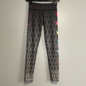 Onzie Side Pop Gray Geometric Leggings Pants S/M Yoga Workout
